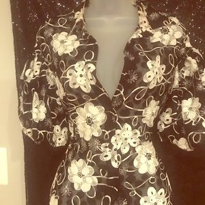 Flower blouse with puffy sleeves